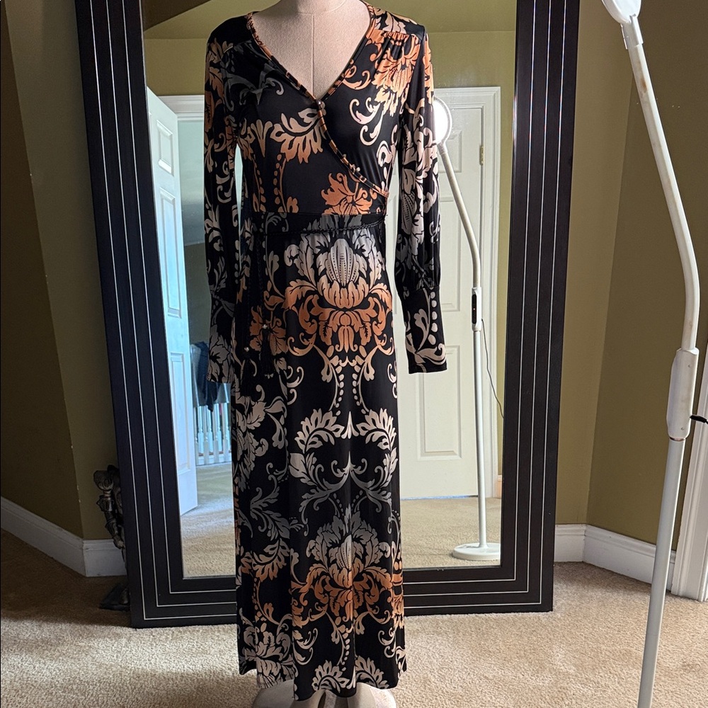VENUS Black and Orange Long Sleeve Dress